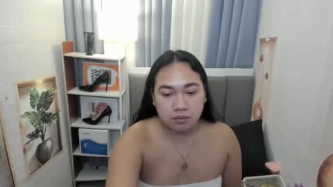 Karen Oquio online show from December 15, 2025, 4:55 pm