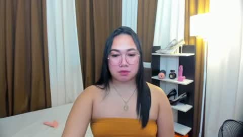 Karen Oquio online show from December 18, 2025, 5:52 pm