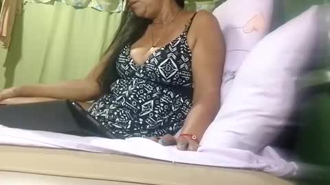 Mae online show from November 7, 2025, 8:09 pm