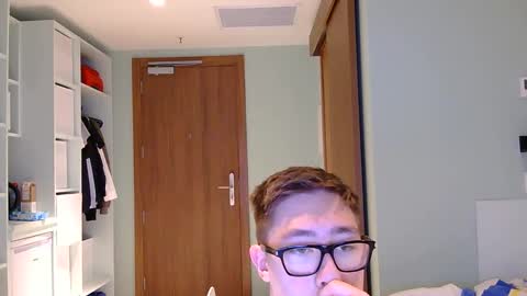 tudorasputas online show from April 19, 2026, 12:00 am