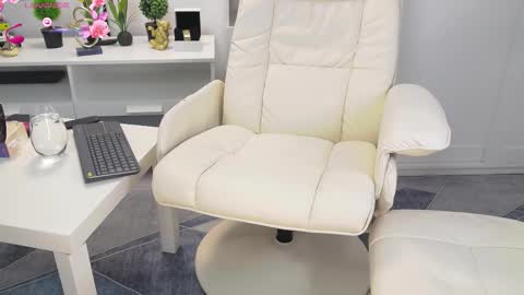 Snapshot of tunderflwer chatting on September 19, 2025, 5:20 am Anna online show from September 19, 2025, 5:20 am