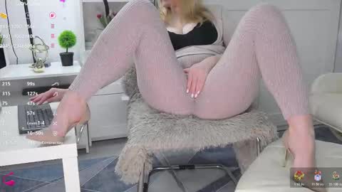 Snapshot of tunderflwer chatting on December 2, 2025, 6:30 am Anna online show from December 2, 2025, 6:30 am