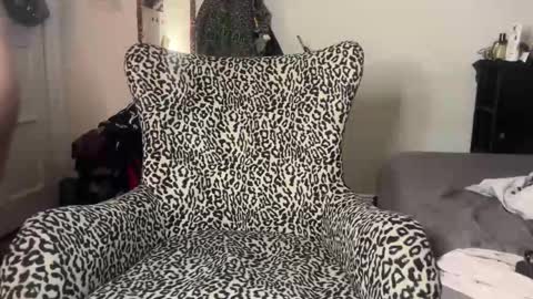 turntpixie online show from April 6, 2026, 4:46 am