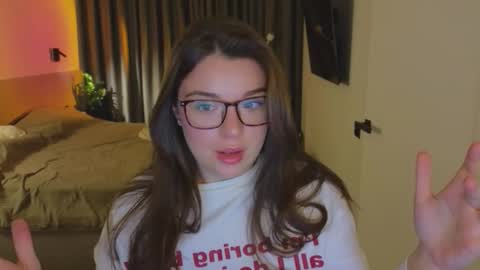 Ariana online show from November 3, 2025, 7:48 pm