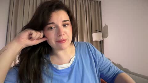 Snapshot of tutti_frutti_ chatting on May 18, 2026, 9:09 pm Ariana online show from May 18, 2026, 9:09 pm