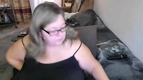 Lana online show from November 2, 2025, 12:35 am