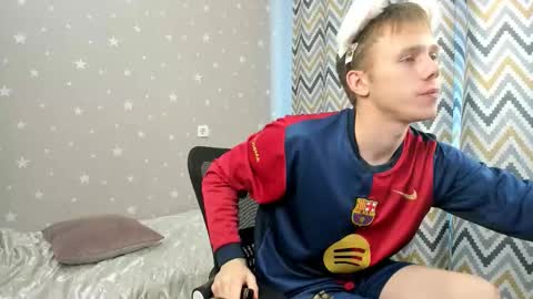 Angus online show from October 27, 2025, 7:56 am