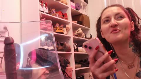 Elle online show from December 27, 2024, 4:36 am