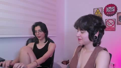 Eve  Lili online show from April 19, 2026, 9:39 pm