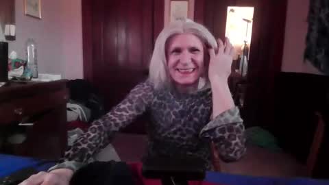 Kitten online show from March 9, 2025, 6:54 pm