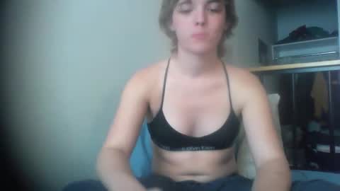 twinkl3toz3 online show from May 2, 2026, 11:54 pm