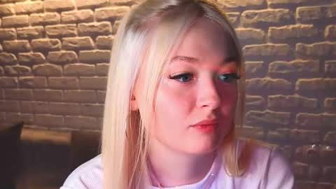 Snapshot of twinklefluff chatting on March 5, 2025, 4:34 am twinklefluff online show from March 5, 2025, 4:34 am