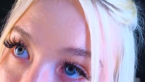 Snapshot of twinklefluff chatting on March 10, 2025, 10:48 am twinklefluff online show from March 10, 2025, 10:48 am