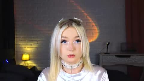 Snapshot of twinklefluff chatting on September 14, 2025, 3:55 pm twinklefluff online show from September 14, 2025, 3:55 pm