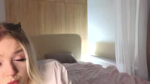 twinklefluff online show from December 17, 2025, 4:24 pm