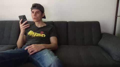 Derrick online show from January 9, 2026, 6:42 pm