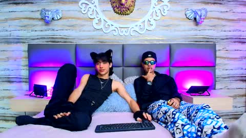 twinslovers_ online show from September 21, 2025, 7:48 pm