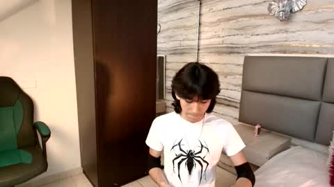 twinslovers_ online show from November 27, 2025, 4:03 am