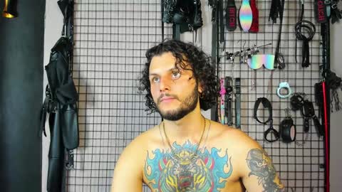 Clio  Tadeo online show from February 7, 2025, 3:19 pm