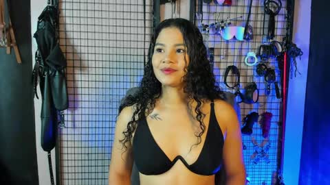 Clio  Tadeo online show from February 7, 2025, 9:26 pm