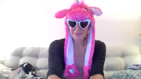 twoboobsonepenis online show from May 16, 2026, 2:41 am