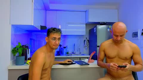 Snapshot of twoboyshot24 chatting on May 5, 2026, 9:39 am twoboyshot24 online show from May 5, 2026, 9:39 am