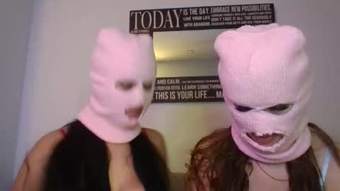 two girls one cam online show from March 6, 2026, 4:09 am