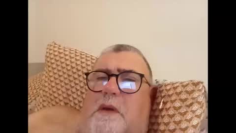 twohats2810 online show from December 1, 2025, 7:08 pm