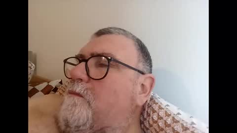 twohats2810 online show from February 14, 2026, 2:25 pm