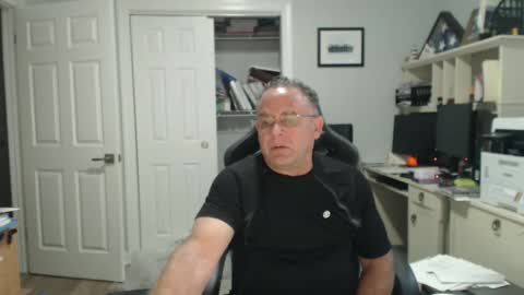 Twopeopleinlove online show from October 8, 2025, 10:13 am