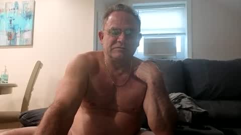 Twopeopleinlove online show from October 15, 2025, 9:04 pm