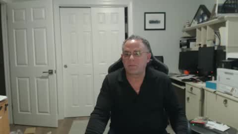 Twopeopleinlove online show from December 1, 2025, 10:53 am