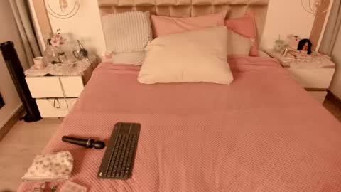 Twiggy online show from February 27, 2025, 8:31 pm