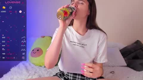 Ema online show from November 23, 2025, 7:35 pm