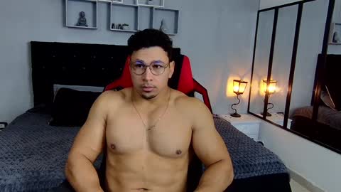 tyler_hank1 online show from December 9, 2024, 10:11 am