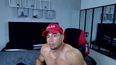 tyler_hank1 online show from February 23, 2025, 3:08 pm