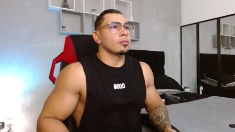 tyler_hank1 online show from November 1, 2025, 10:01 pm