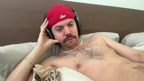 Tyleruzi online show from December 6, 2024, 4:17 pm