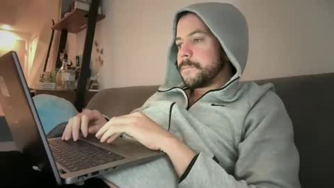 Tyleruzi online show from January 22, 2025, 6:52 pm