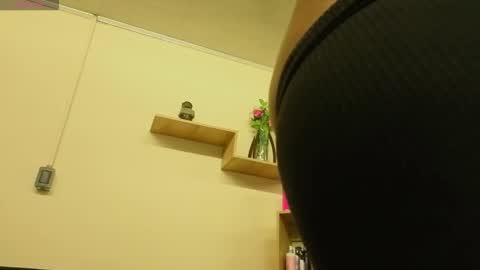 Snapshot of tylla__ chatting on February 17, 2026, 2:30 am tylla__ online show from February 17, 2026, 2:30 am