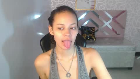 Snapshot of tyna_ch chatting on September 8, 2025, 5:01 pm TYNA online show from September 8, 2025, 5:01 pm
