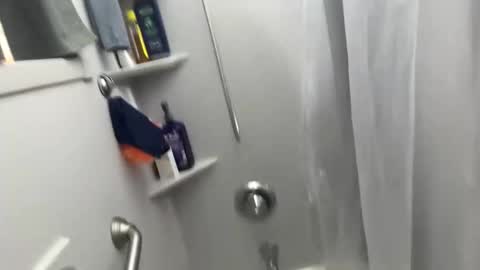 Snapshot of tyron9905 chatting on November 6, 2025, 4:02 am Lil Ron online show from November 6, 2025, 4:02 am