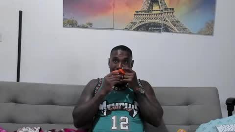 Snapshot of tyron_rulers chatting on June 9, 2026, 12:22 am Dvid Rullers online show from June 9, 2026, 12:22 am