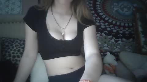 Snapshot of uhhhmeg chatting on February 21, 2025, 12:16 am uhhhmeg online show from February 21, 2025, 12:16 am