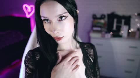 Snapshot of uindi chatting on December 7, 2024, 4:47 pm Izzy    online show from December 7, 2024, 4:47 pm