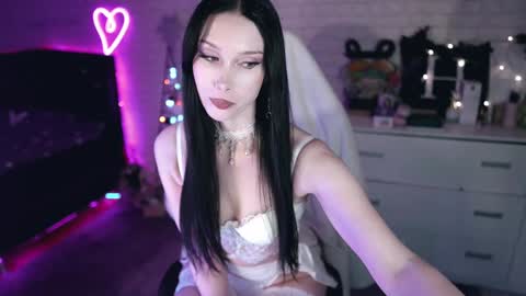 Snapshot of uindi chatting on December 15, 2024, 4:26 pm Izzy    online show from December 15, 2024, 4:26 pm