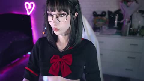 Snapshot of uindi chatting on January 2, 2025, 4:24 pm Izzy    online show from January 2, 2025, 4:24 pm