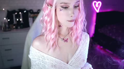 Snapshot of uindi chatting on January 27, 2025, 4:54 pm Izzy    online show from January 27, 2025, 4:54 pm