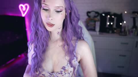 Snapshot of uindi chatting on February 2, 2025, 5:48 pm Izzy    online show from February 2, 2025, 5:48 pm