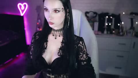 Snapshot of uindi chatting on February 17, 2025, 5:32 pm Izzy    online show from February 17, 2025, 5:32 pm